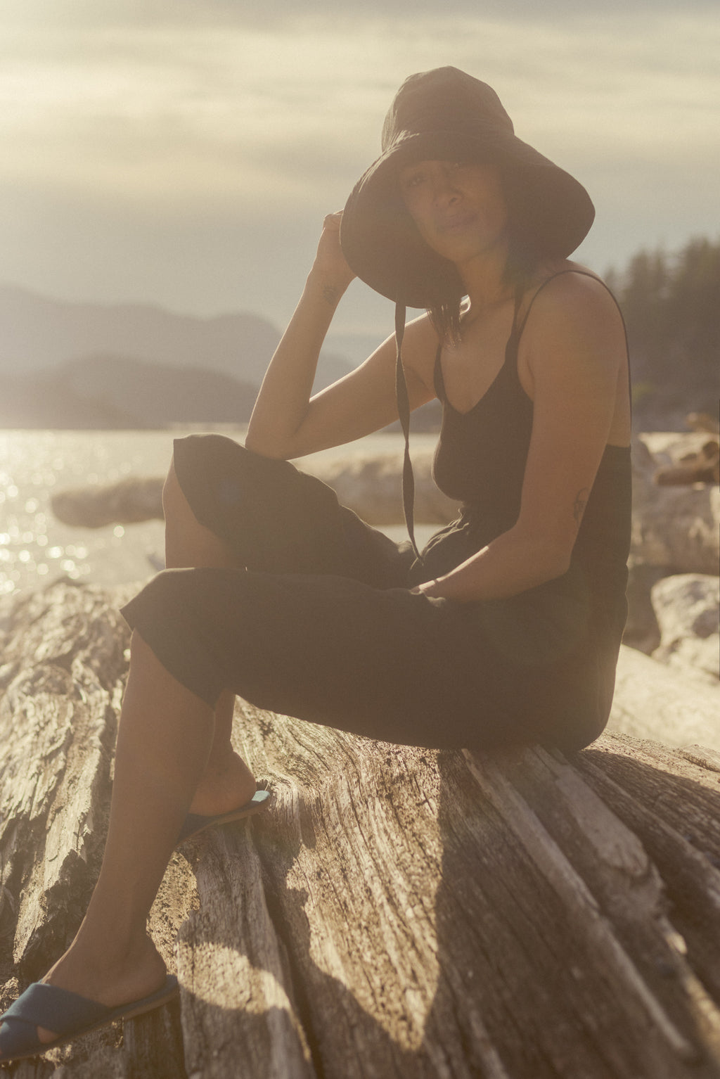 Black | Linen Hat